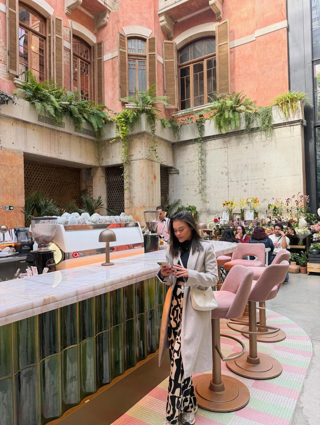 Post 2 by Larissa on Instagram (carousel)
