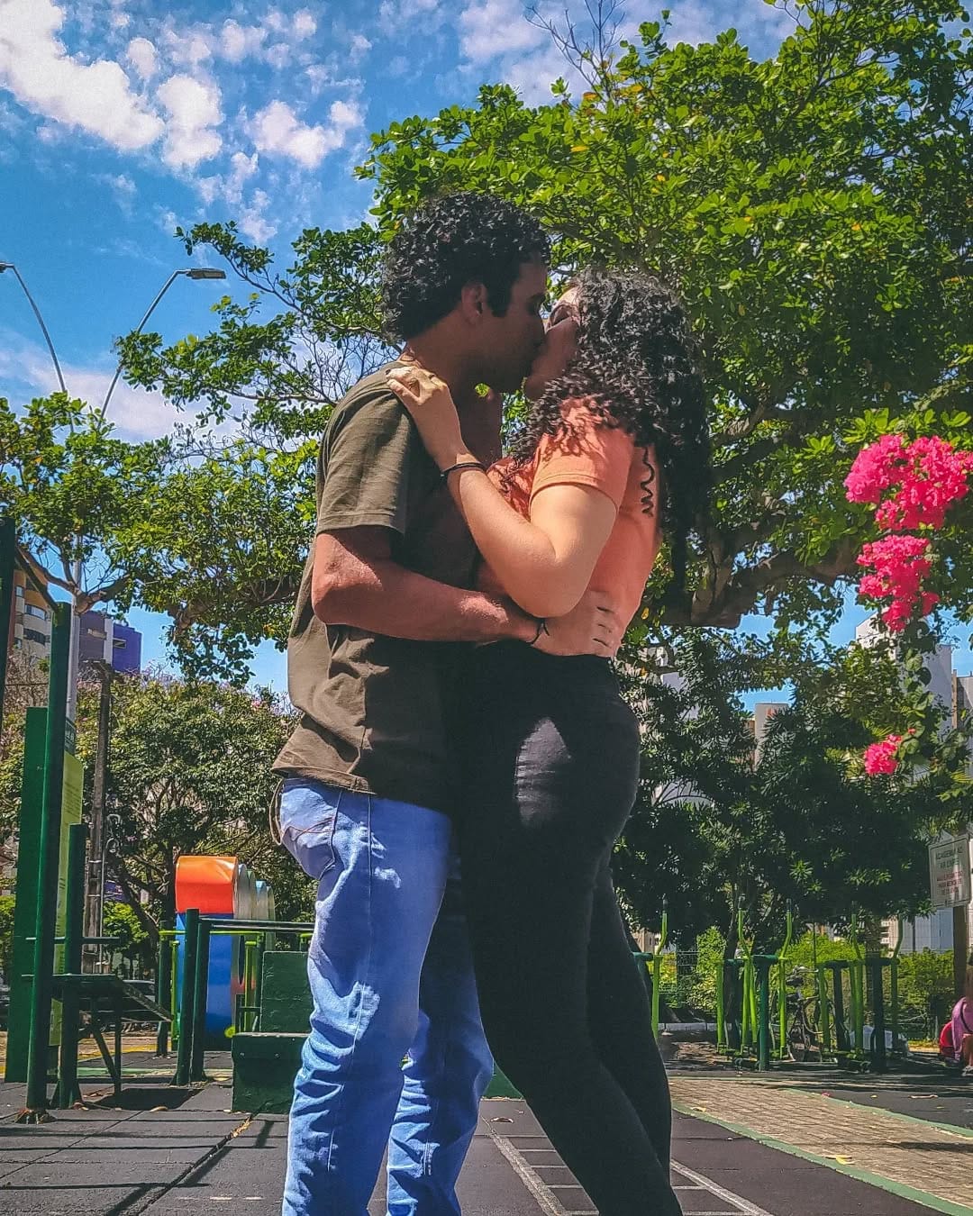 Post 8 by Emanuel Britto on Instagram (carousel)