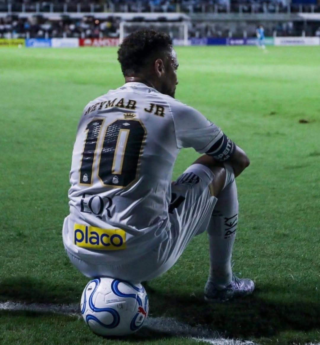 Post 4 by NeyMar🔟FanPage  {41k} on Instagram (carousel)