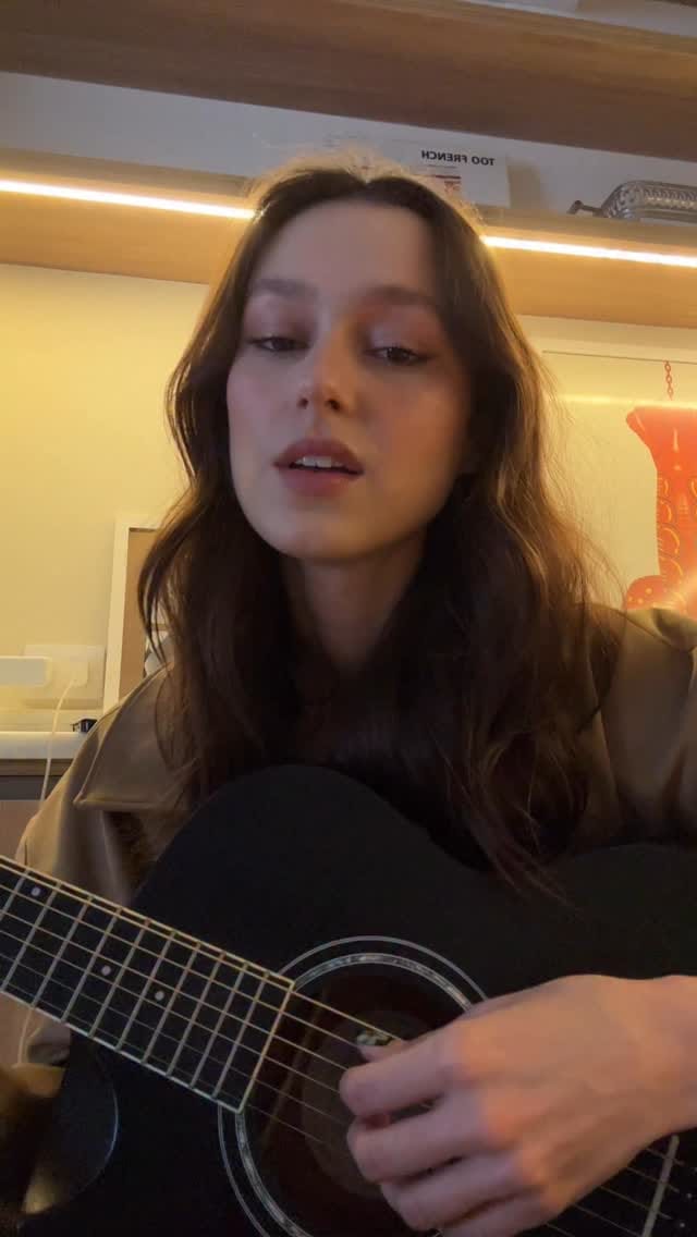 Post 10 by Flora Cruz 🎤🎶 on Instagram (video)
