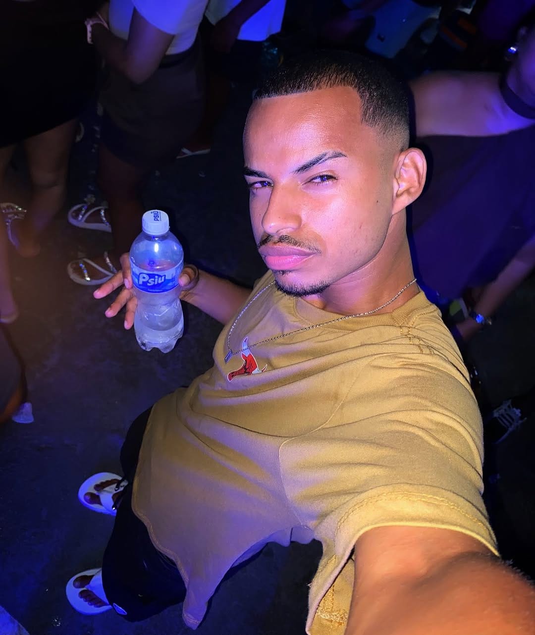 Post 5 by JR on Instagram (carousel)