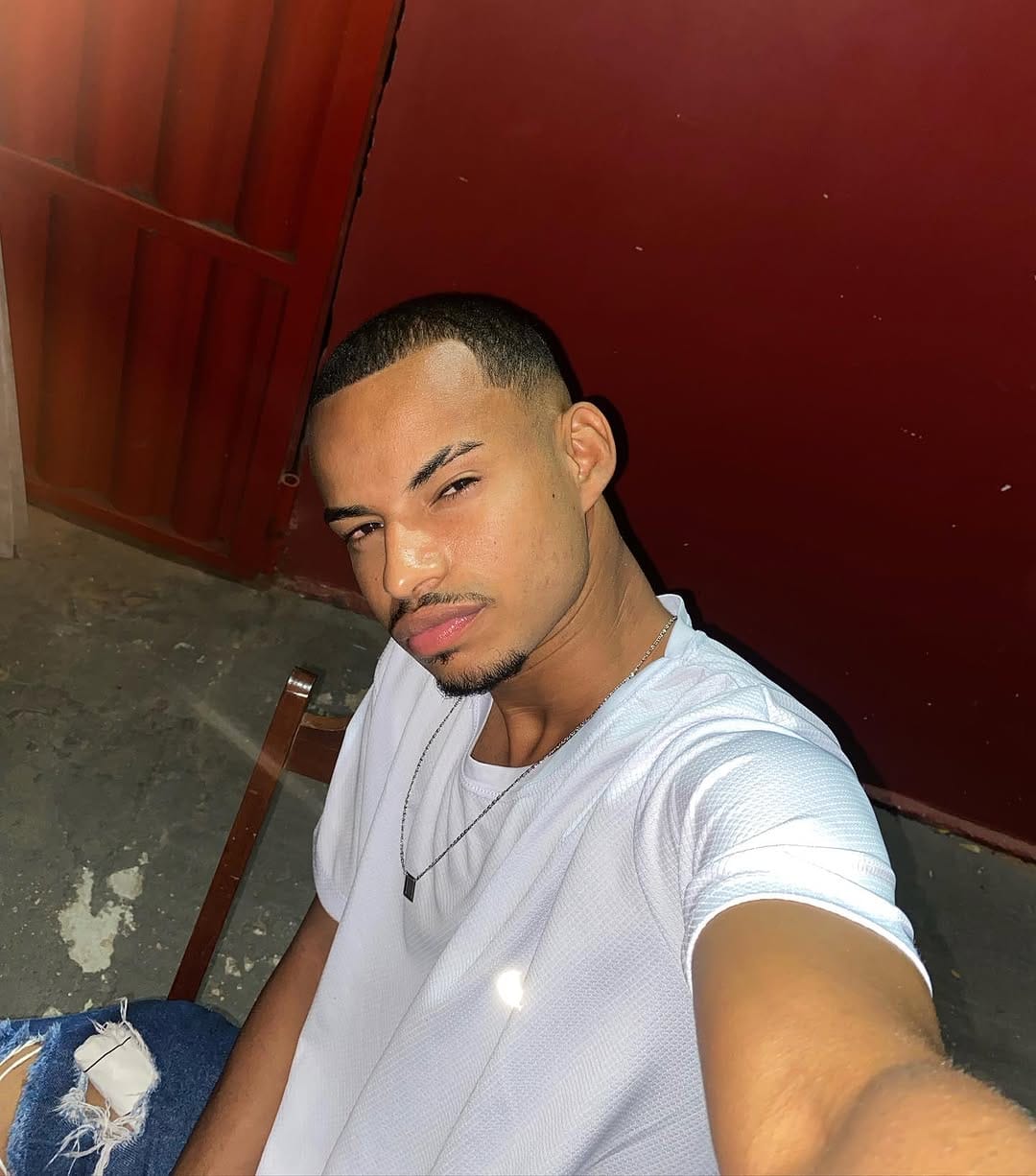 Post 4 by JR on Instagram (carousel)