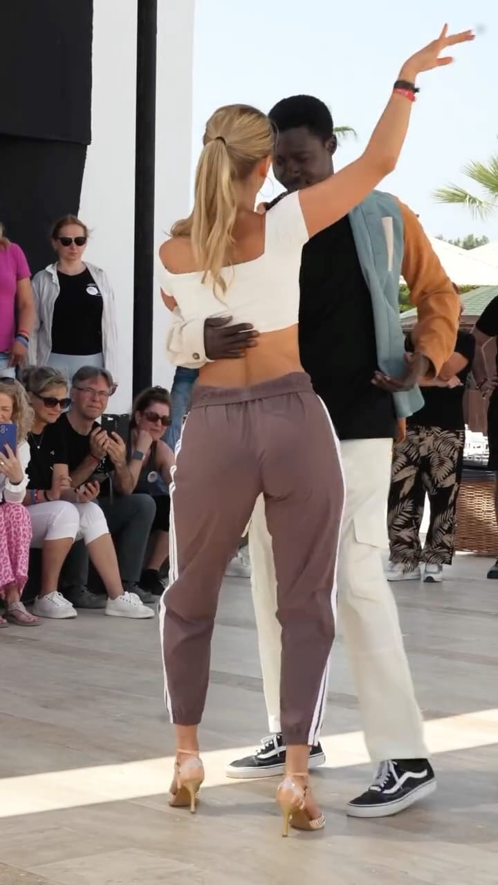 Post 2 by Frida Ellinor on Instagram (video)