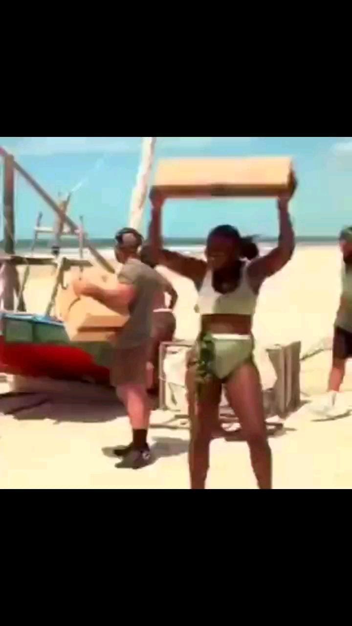 Post 3 by Desventuras Míopes on Instagram (video)