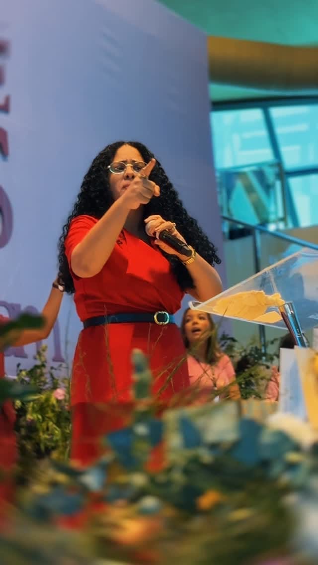Post 6 by Amanda Nicacio ( OFICIAL) on Instagram (video)