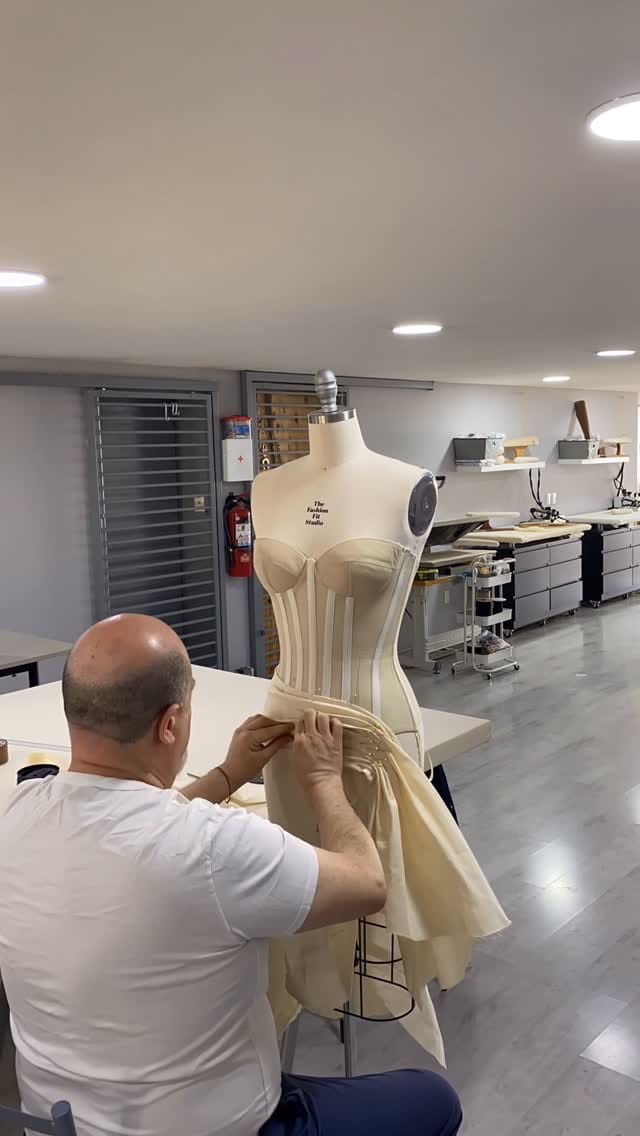 Post 2 by The Fashion Fit Studio on Instagram (video)