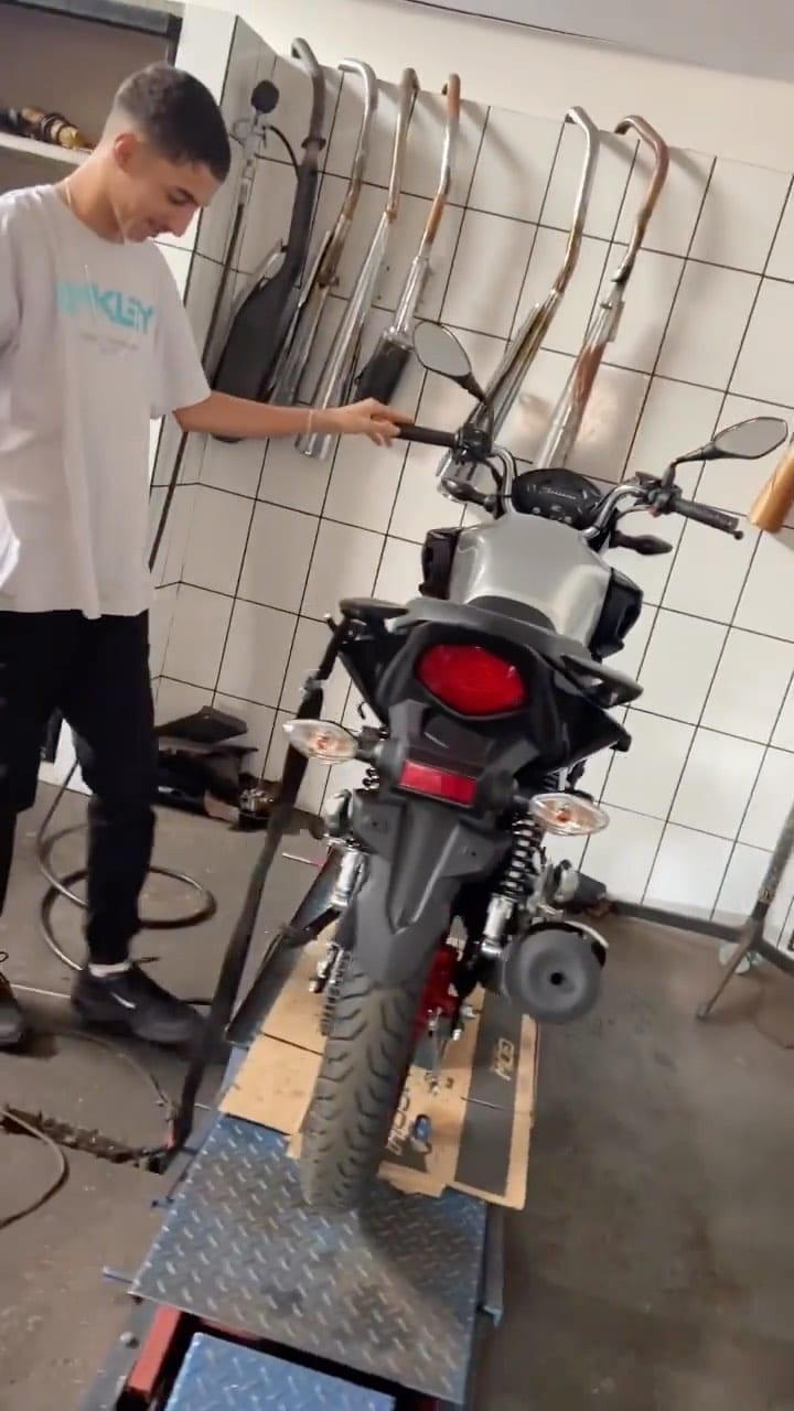 Post 6 by ViTor Almeida on Instagram (video)