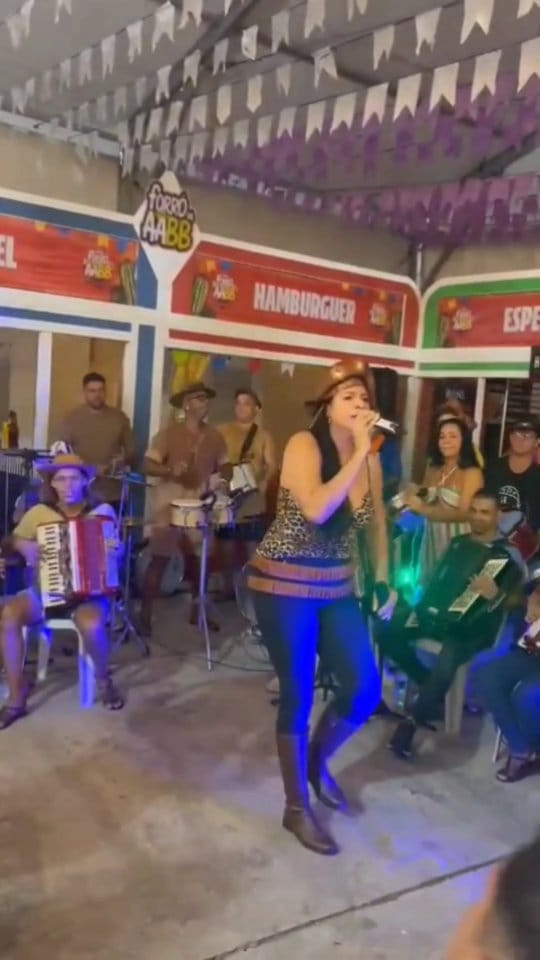 Post 7 by Penha Oliver on Instagram (video)