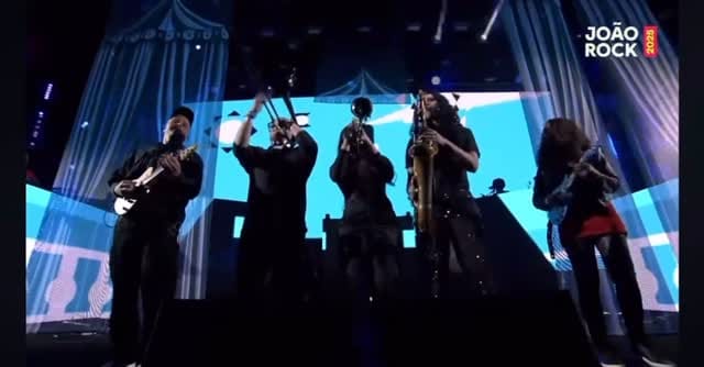 Post 5 by Nicolly on Instagram (video)