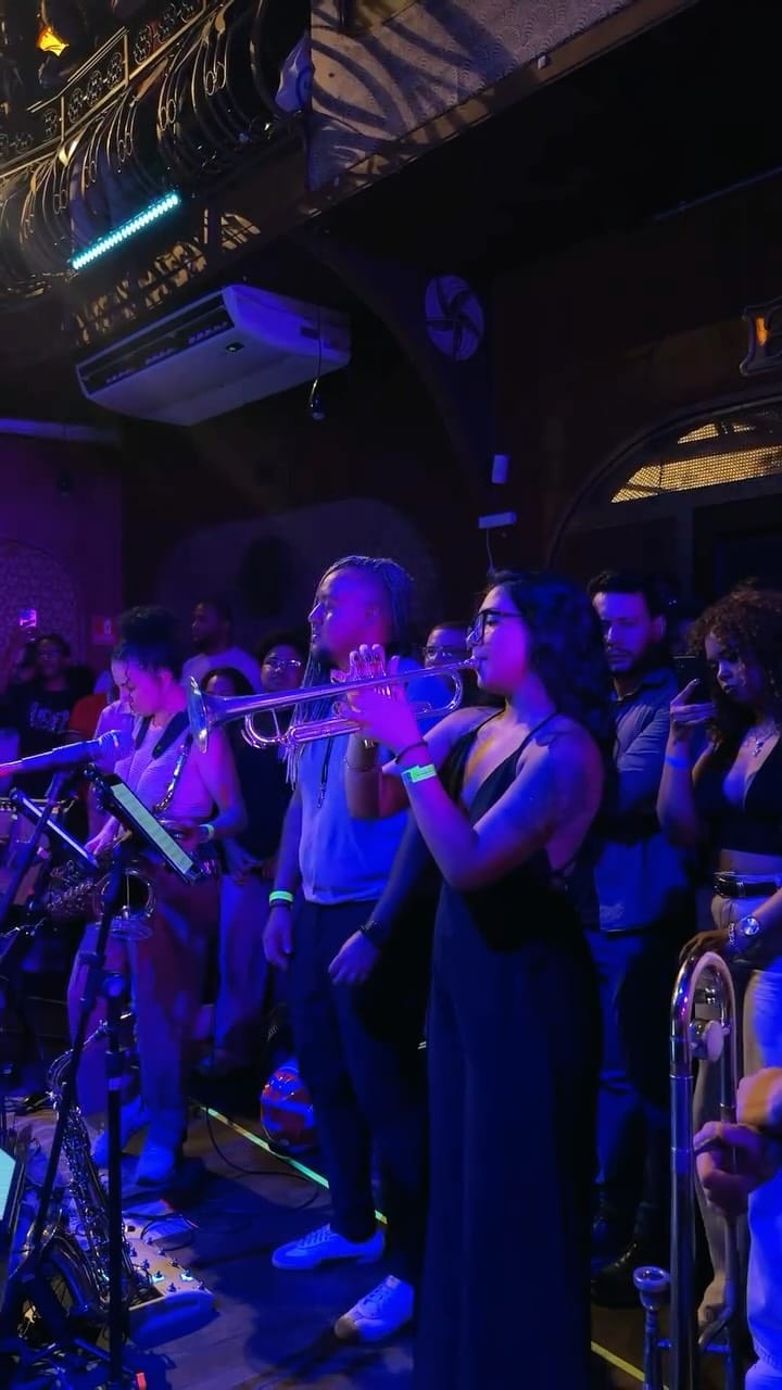 Post 3 by Nicolly on Instagram (video)