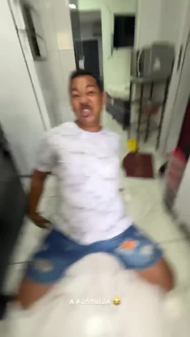 Post 2 by ADONNAY COM 2 N E 1 Y NO FINAL on Instagram (video)