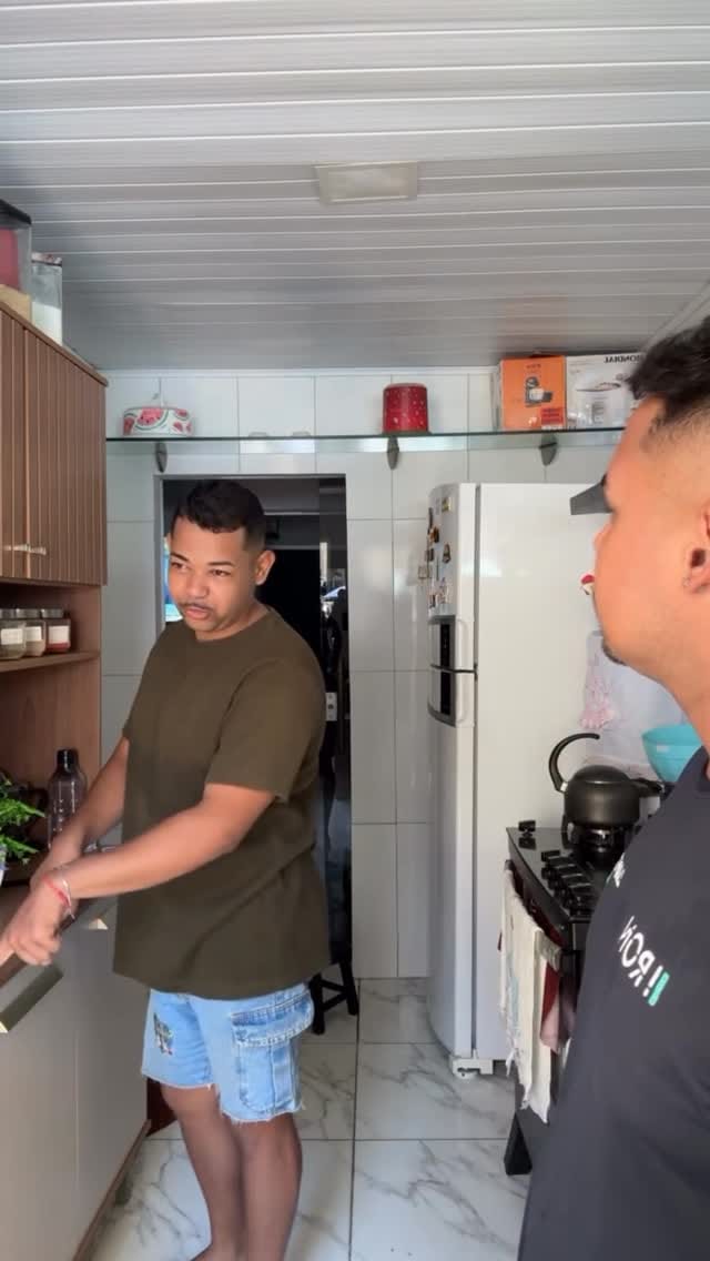 Post 8 by ADONNAY COM 2 N E 1 Y NO FINAL on Instagram (video)