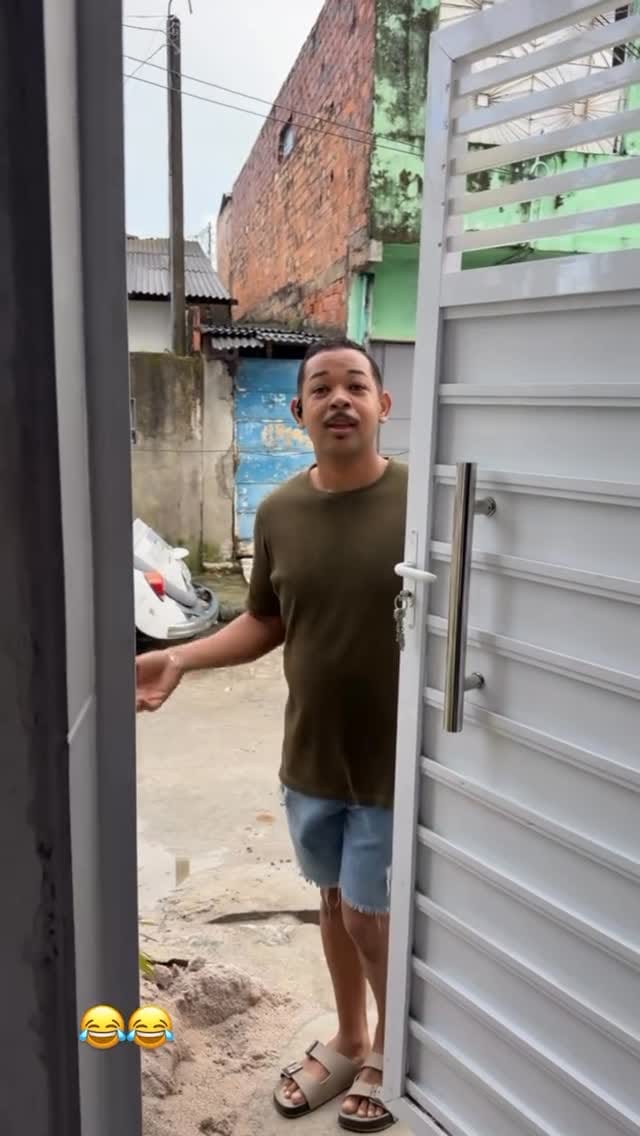 Post 3 by ADONNAY COM 2 N E 1 Y NO FINAL on Instagram (video)