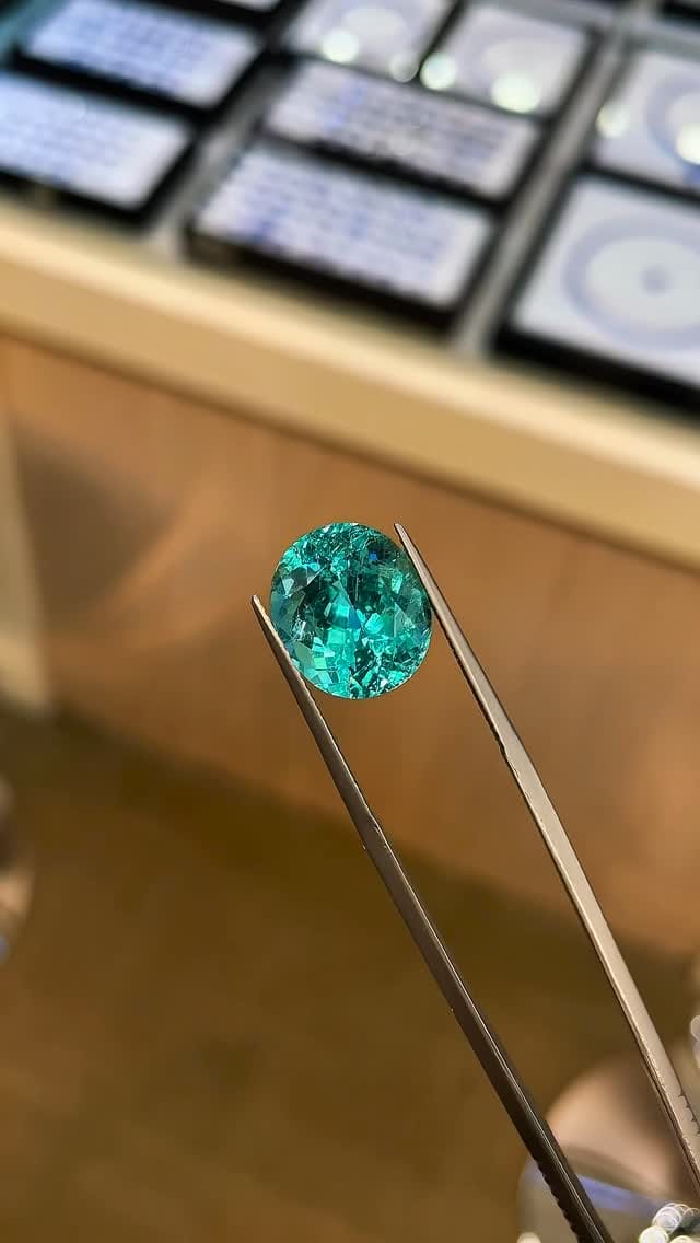 Post 10 by ATIYA GEMS on Instagram (video)