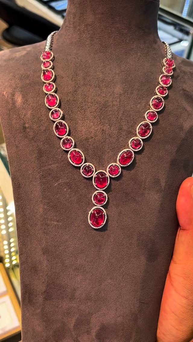 Post 9 by ATIYA GEMS on Instagram (video)