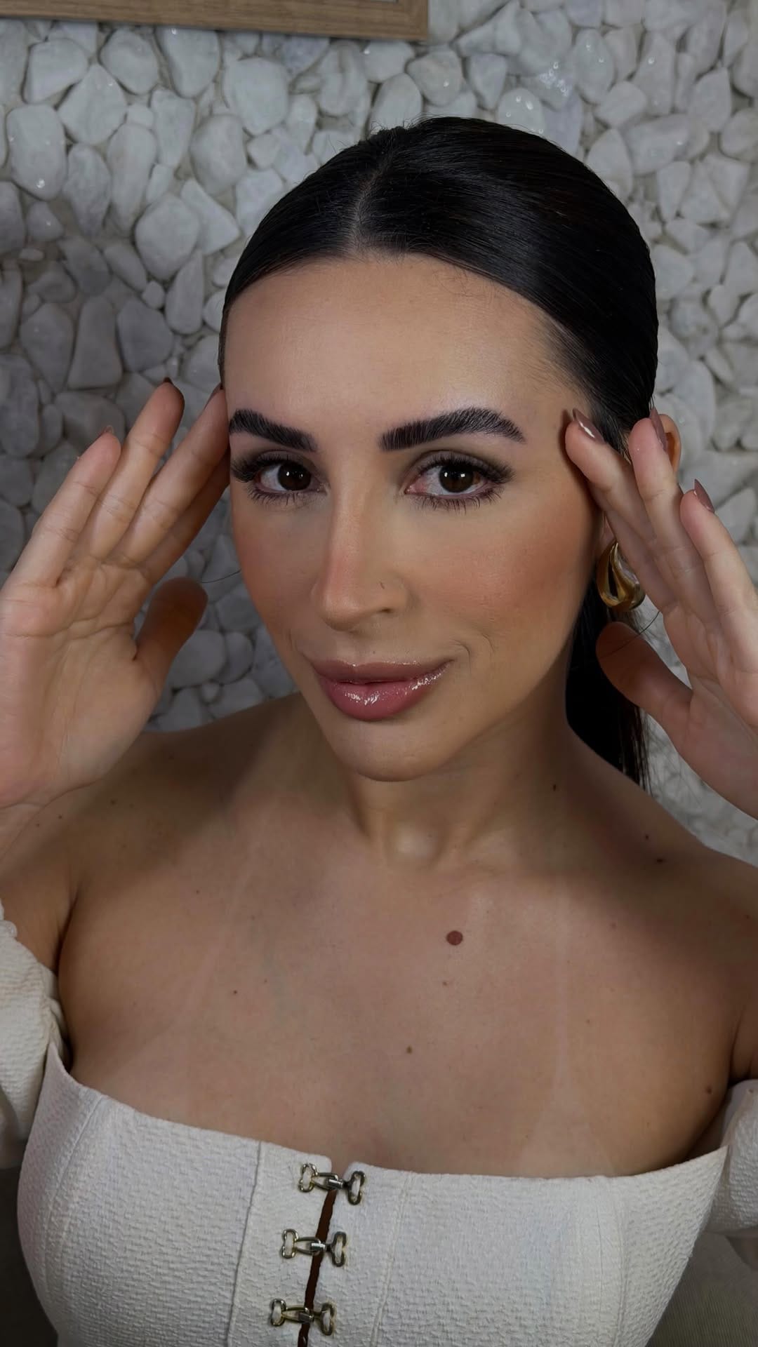 Post 5 by 𝙔𝙖𝙙𝙞𝙡𝙖 𝙊𝙡𝙞𝙫𝙚𝙞𝙧𝙖 | 𝙁𝙤𝙪𝙣𝙙𝙚𝙧 𝙔𝙖 𝘽𝙚𝙖𝙪𝙩𝙮 on Instagram (video)