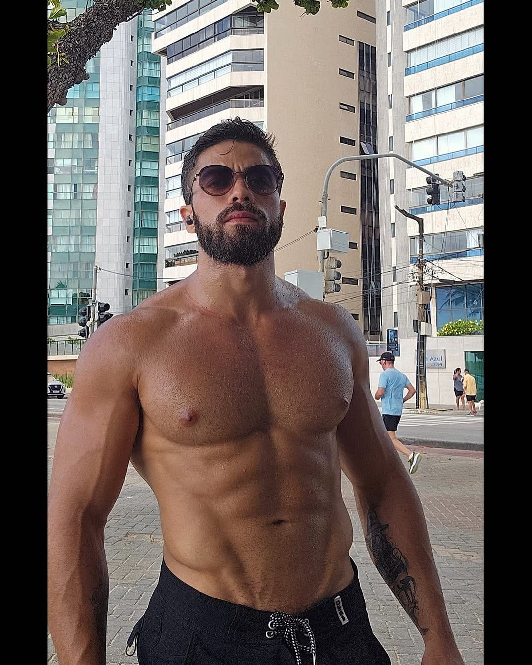 Post 10 by Mateus Beltrão Oliveira on Instagram (carousel)