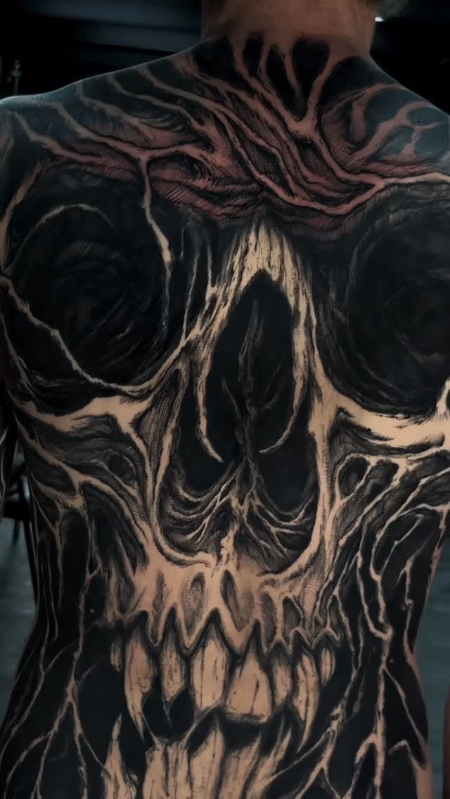 Post 2 by Gabriel Jumpê | Blackwork Tattoos on Instagram (video)