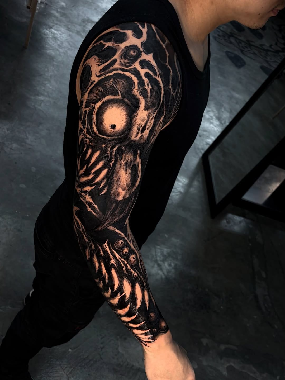 Post 4 by Gabriel Jumpê | Blackwork Tattoos on Instagram (image)
