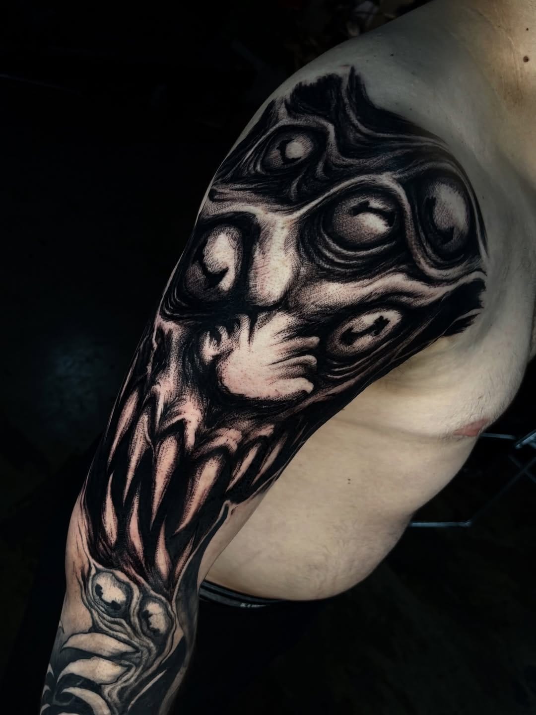Post 7 by Gabriel Jumpê | Blackwork Tattoos on Instagram (carousel)