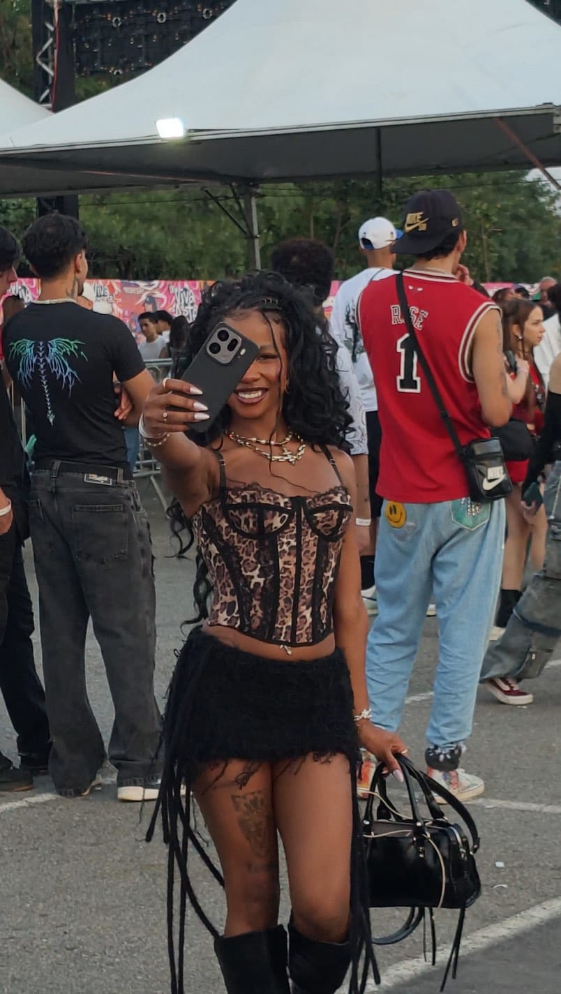 Post 9 by Hellen Carvalho on Instagram (video)