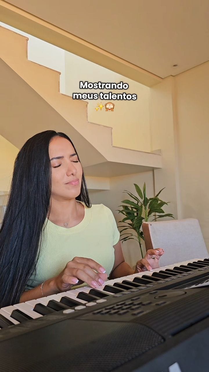Post 6 by Rachel Pinho 💥 on Instagram (video)