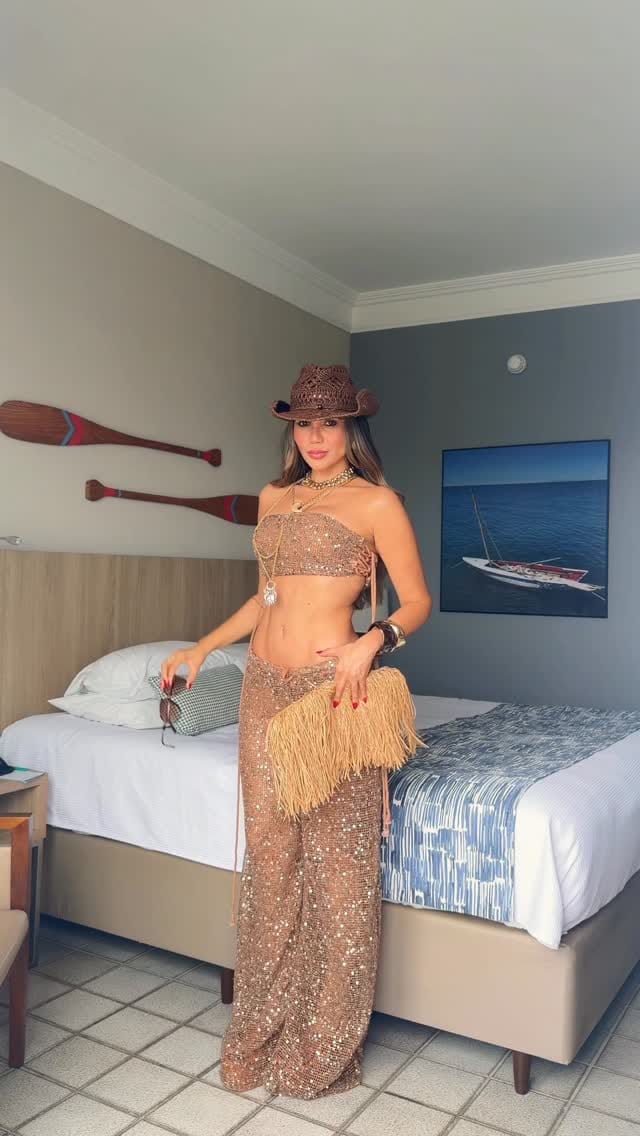 Post 5 by MANOELA CARVALHO on Instagram (video)