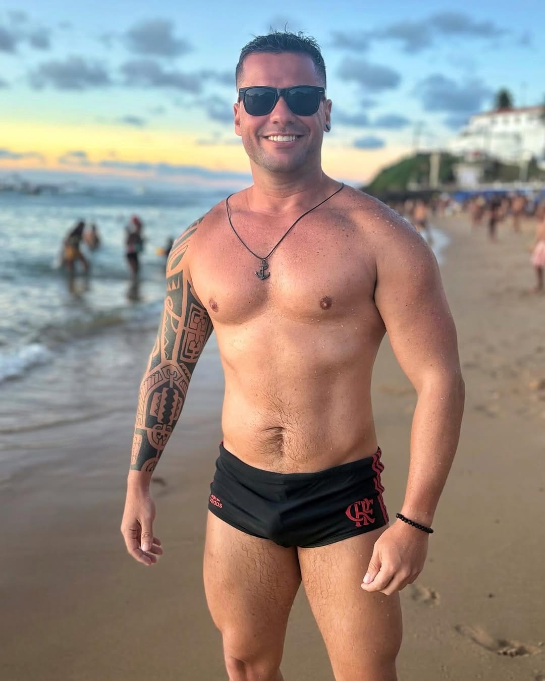 Post 10 by Cesar Maciel on Instagram (image)