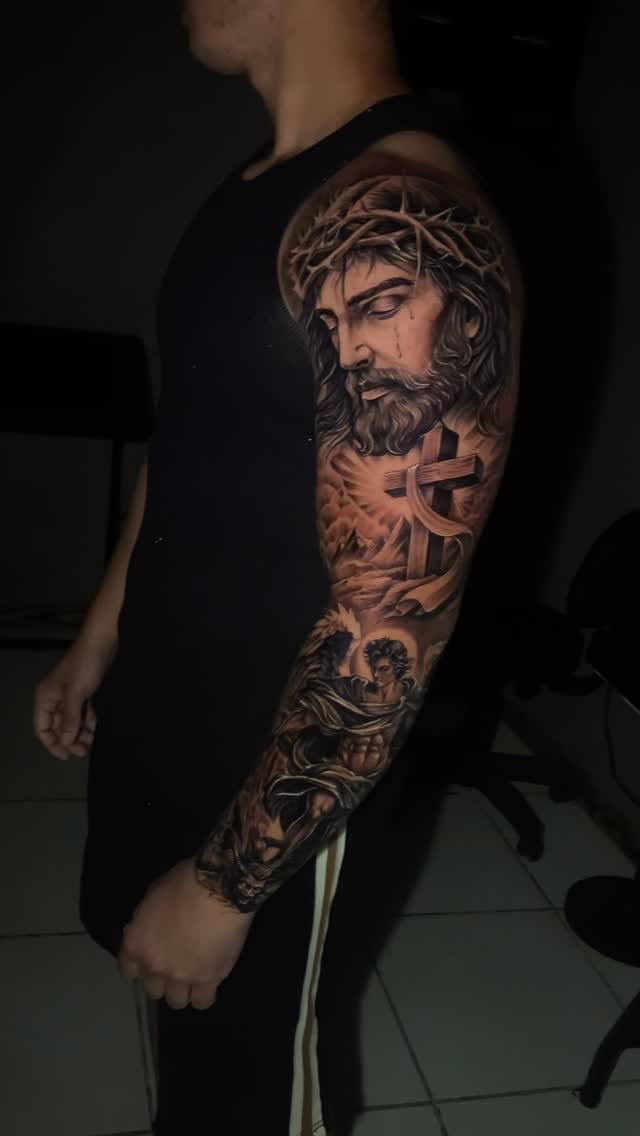Post 10 by Kennedy | Fronteira Tattoo on Instagram (video)