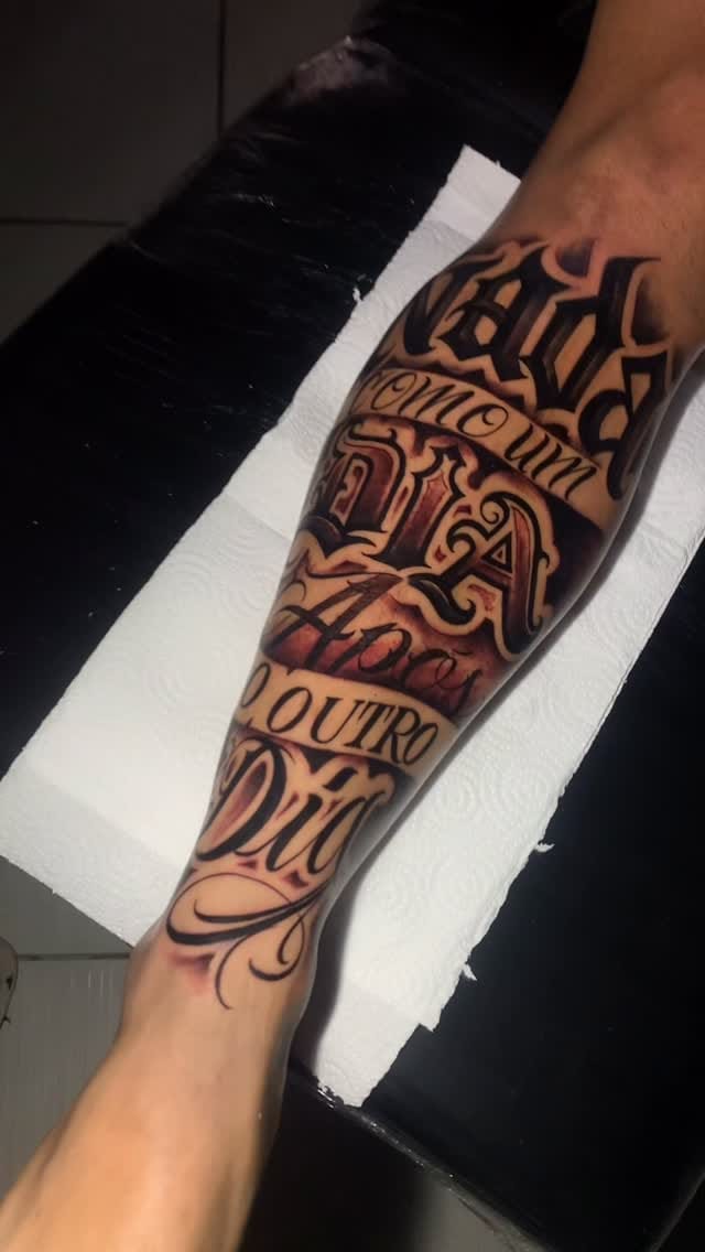 Post 3 by Kennedy | Fronteira Tattoo on Instagram (video)