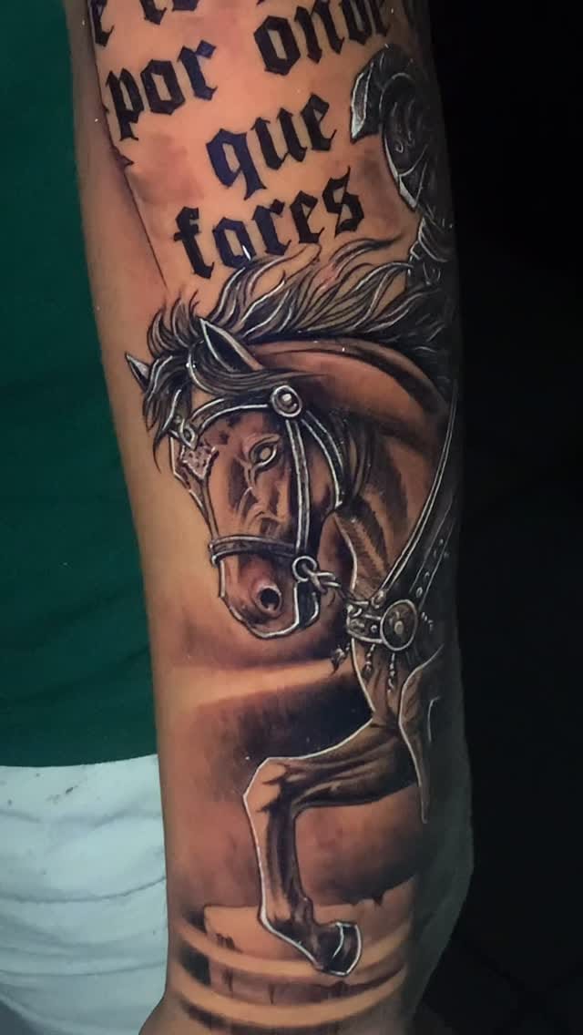 Post 4 by Kennedy | Fronteira Tattoo on Instagram (video)