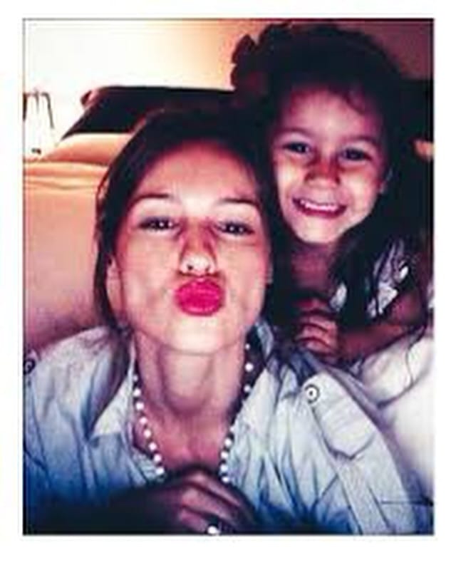 Post 4 by Pampita Perfección 💜 FaN on Instagram (image)