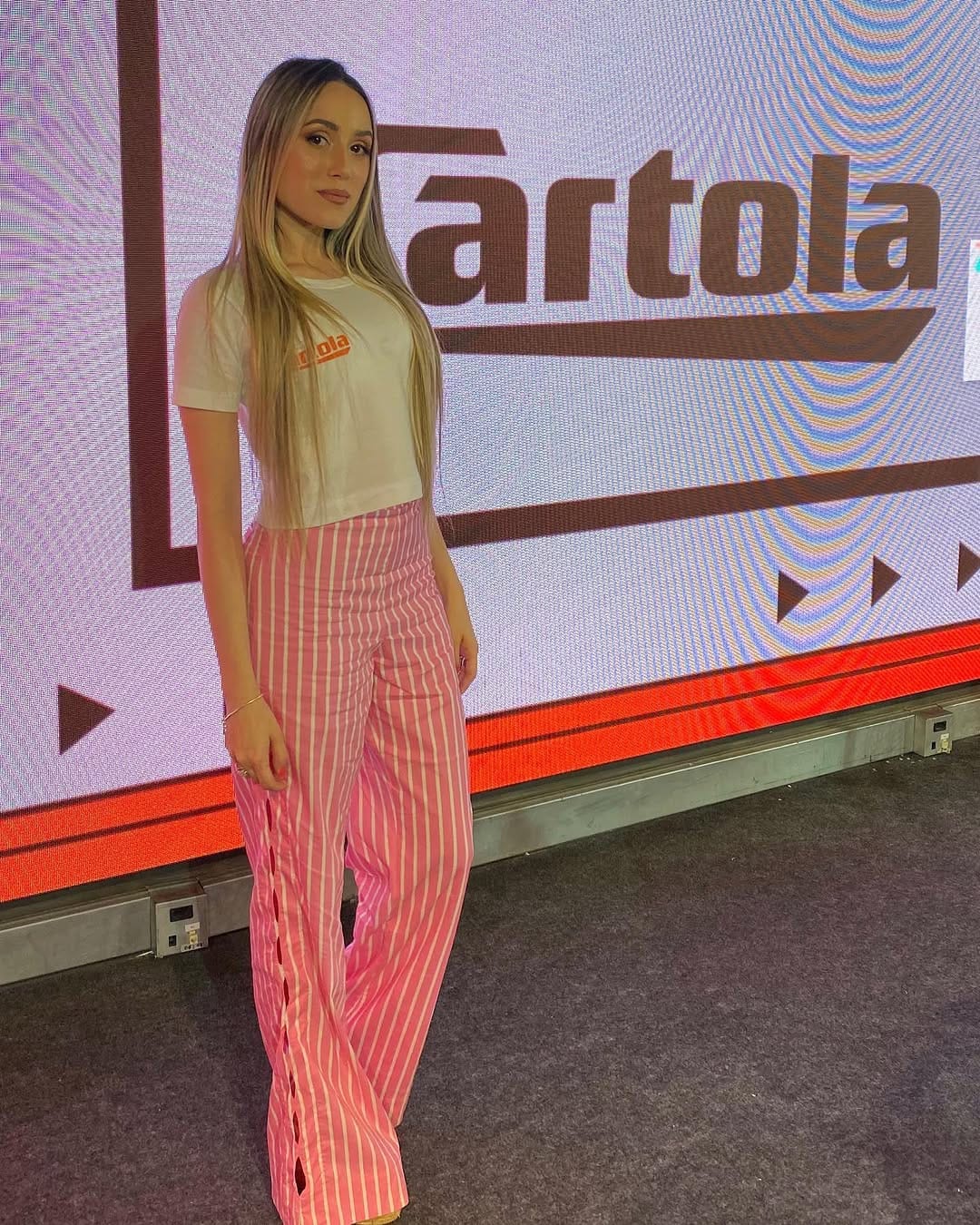 Post 10 by Camila Campos on Instagram (carousel)