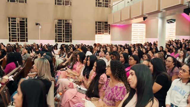 Post 3 by Meninas Segundo o Coração de Deus on Instagram (video)