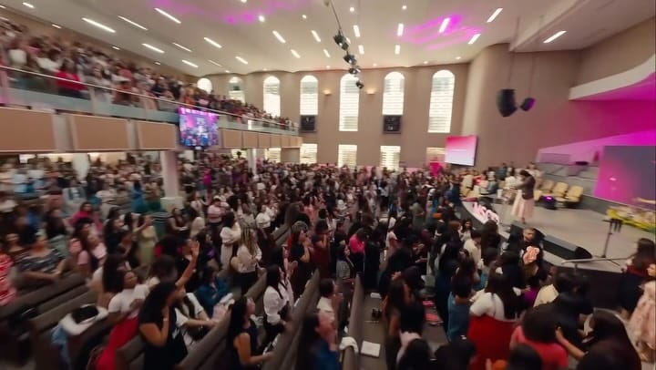 Post 8 by Meninas Segundo o Coração de Deus on Instagram (video)