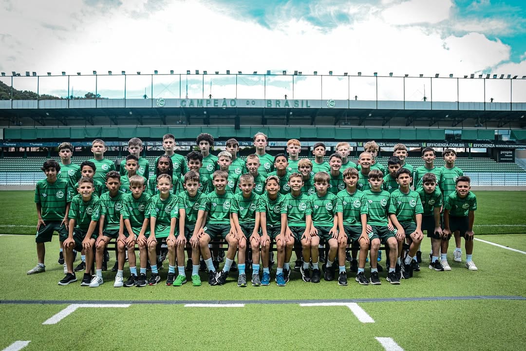 Post 6 by Escola de Futebol do Juventude on Instagram (carousel)