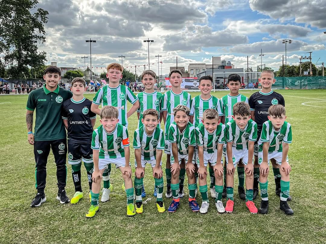 Post 3 by Escola de Futebol do Juventude on Instagram (carousel)