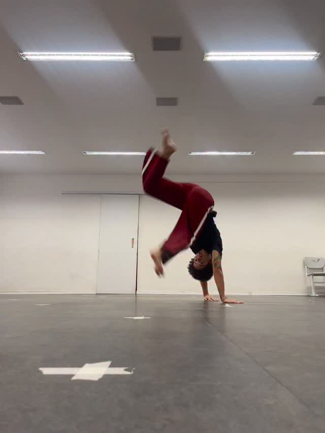 Post 10 by Rebeca Gondim on Instagram (video)