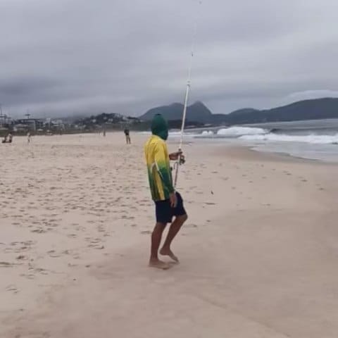 Post 8 by Pesca de praia on Instagram (video)
