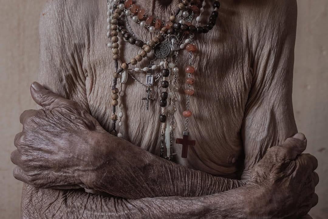 Post 9 by Isis Medeiros on Instagram (image)