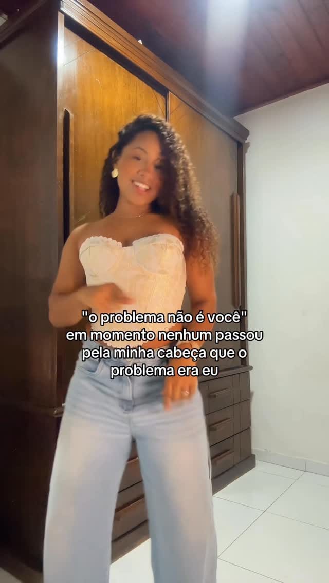 Post 4 by Júlia Pierre on Instagram (video)