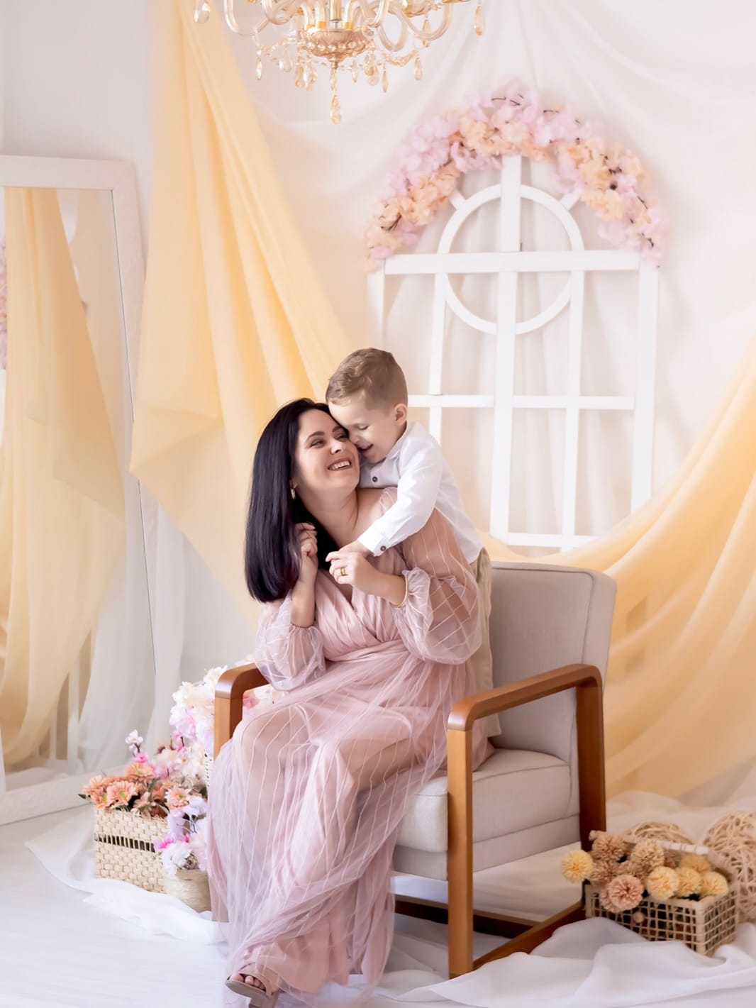Post 8 by Mary e Evandro - Newborn /Gestante/Smash the Cake on Instagram (carousel)