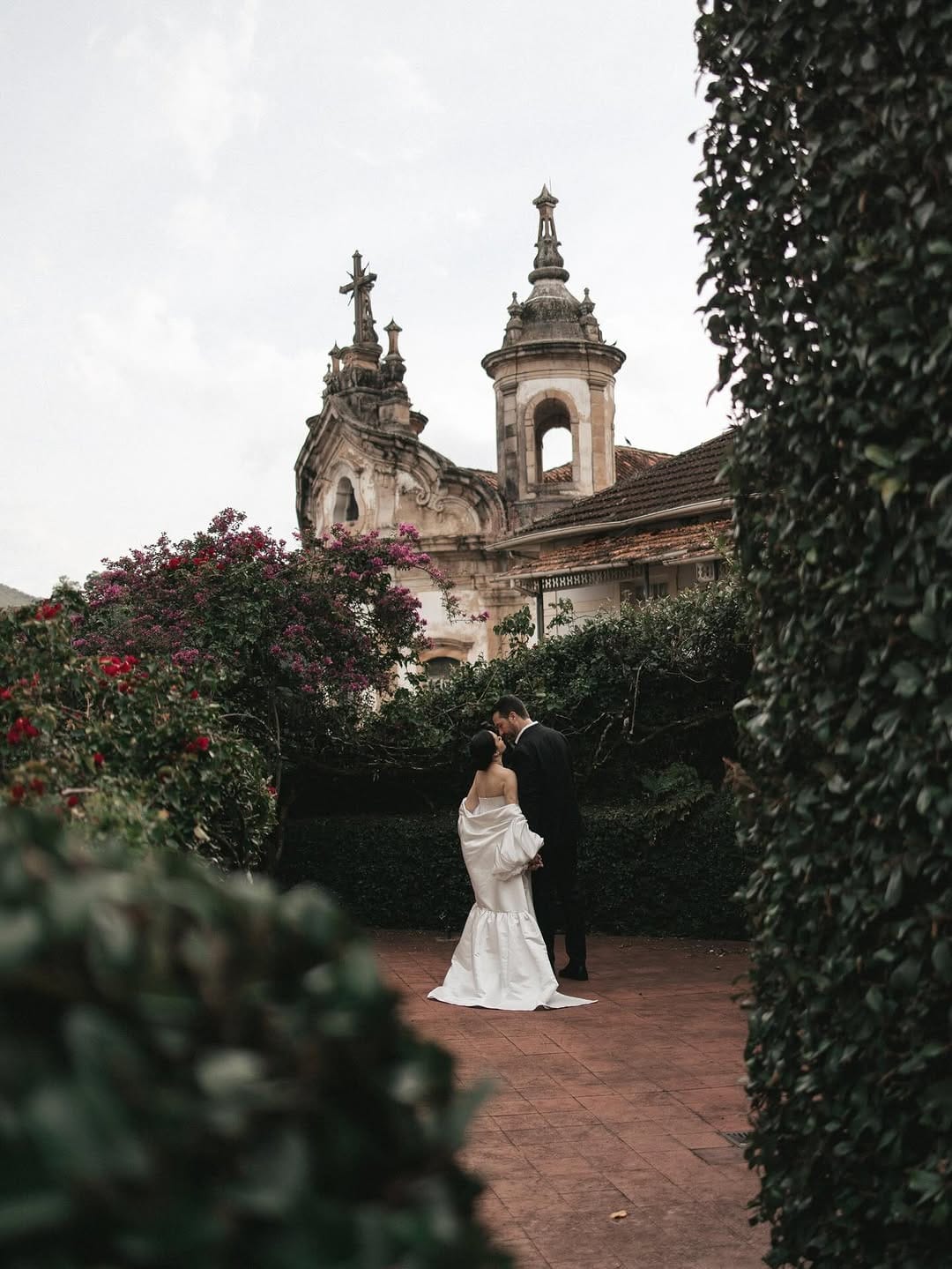 Post 5 by Camila Archanjo on Instagram (carousel)