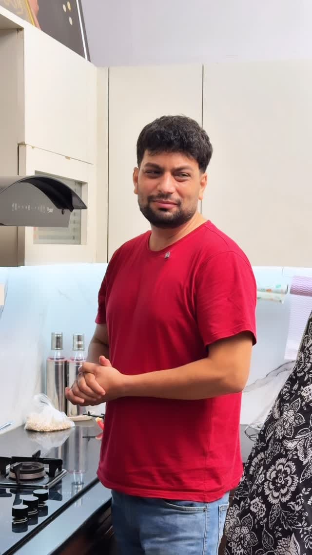 Post 2 by Muneeb Hasan Khan on Instagram (video)