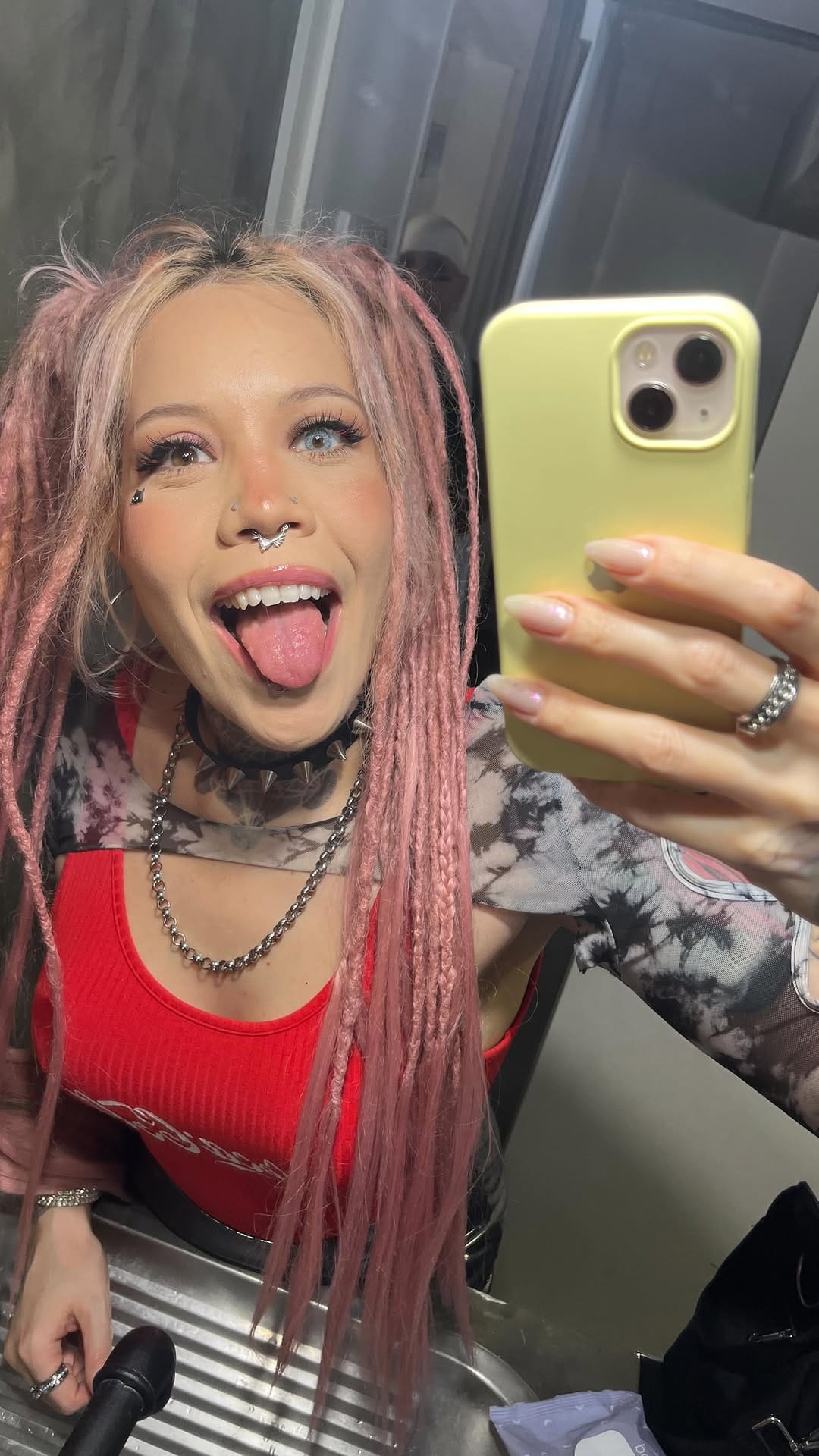 Post 6 by Xinddy on Instagram (video)