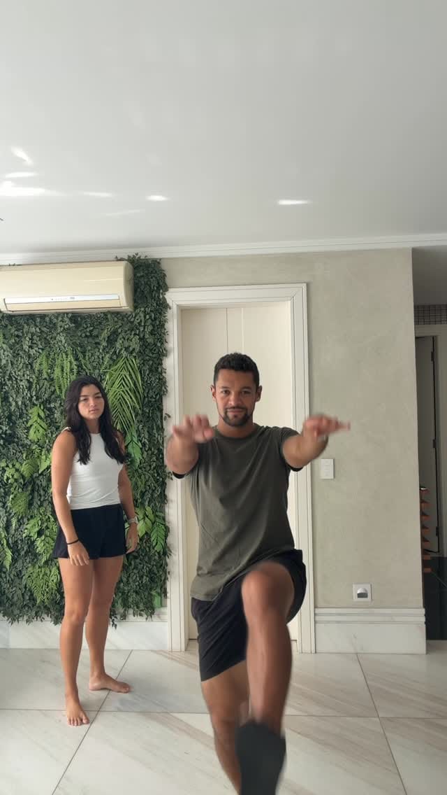 Post 10 by Lara Santana on Instagram (video)