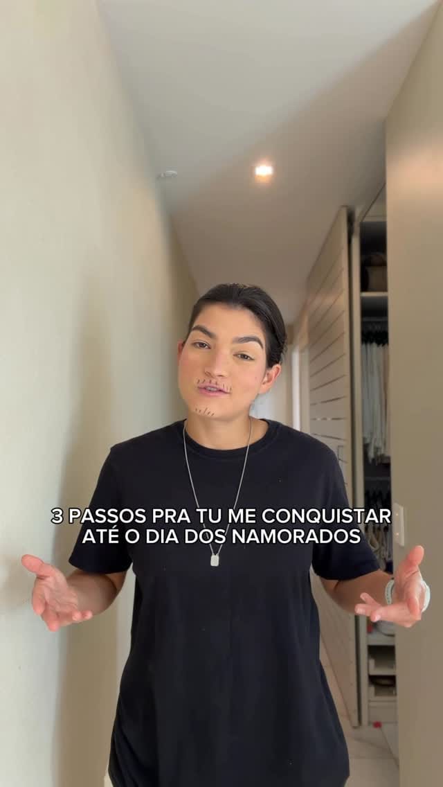 Post 3 by Lara Santana on Instagram (video)