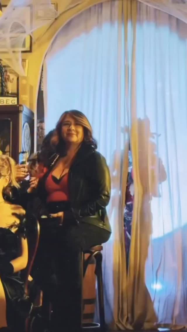 Post 7 by Anita Malcher • Dança • Leques de Plumas • Burlesque • Shows on Instagram (video)