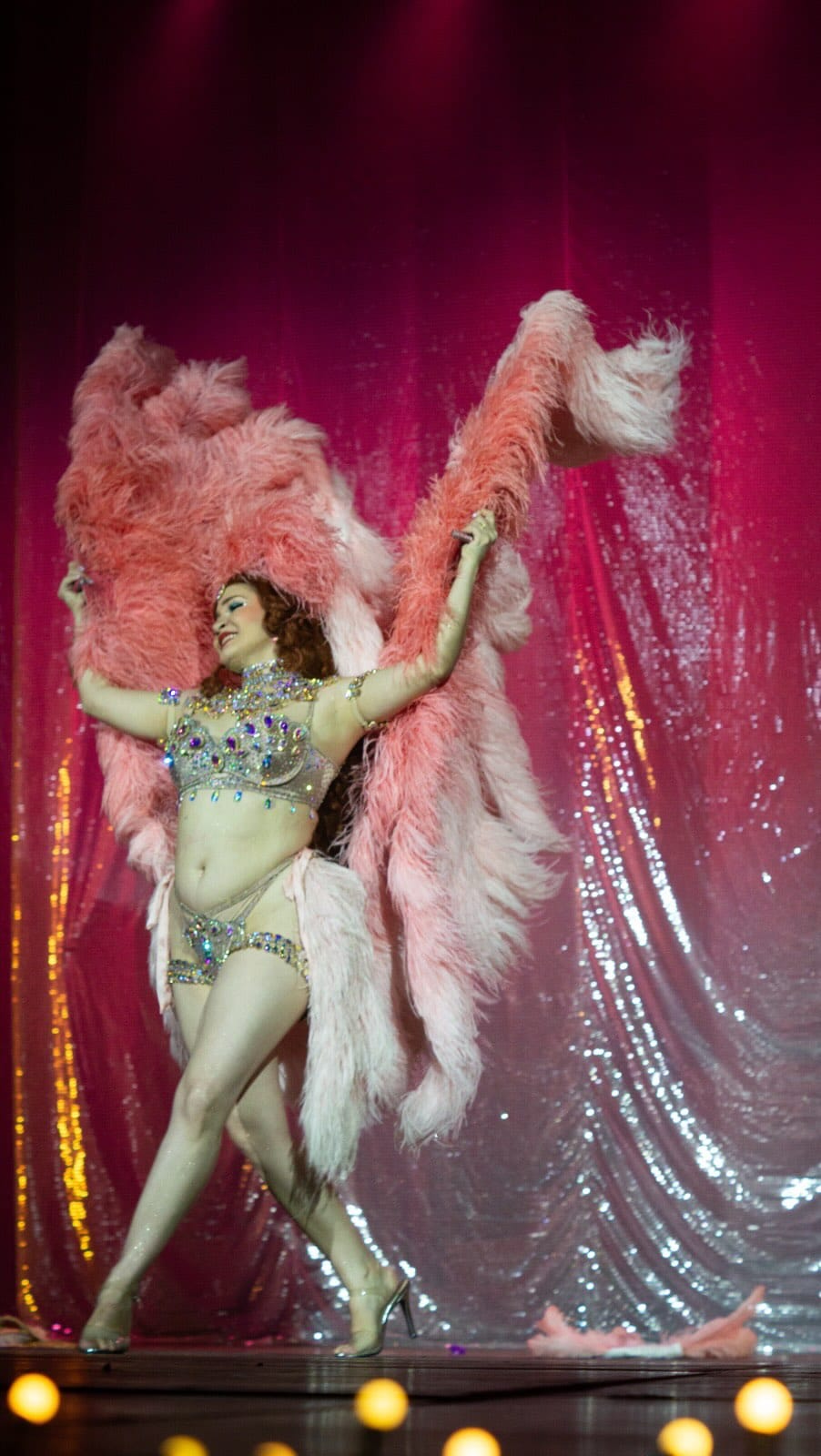 Post 1 by Anita Malcher • Dança • Leques de Plumas • Burlesque • Shows on Instagram (video)