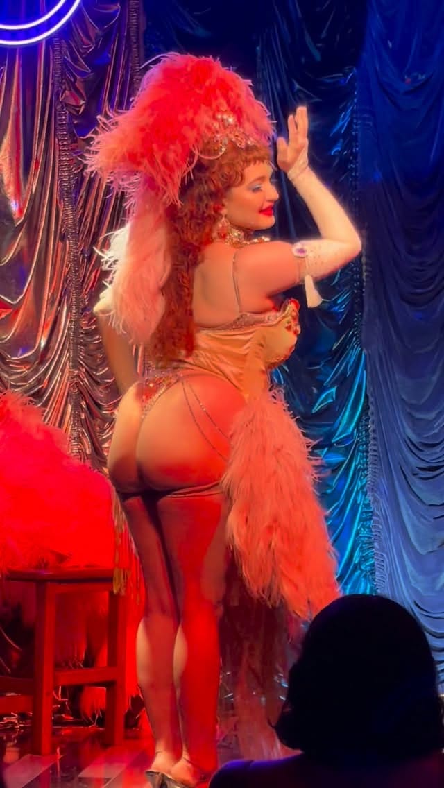 Post 6 by Anita Malcher • Dança • Leques de Plumas • Burlesque • Shows on Instagram (video)